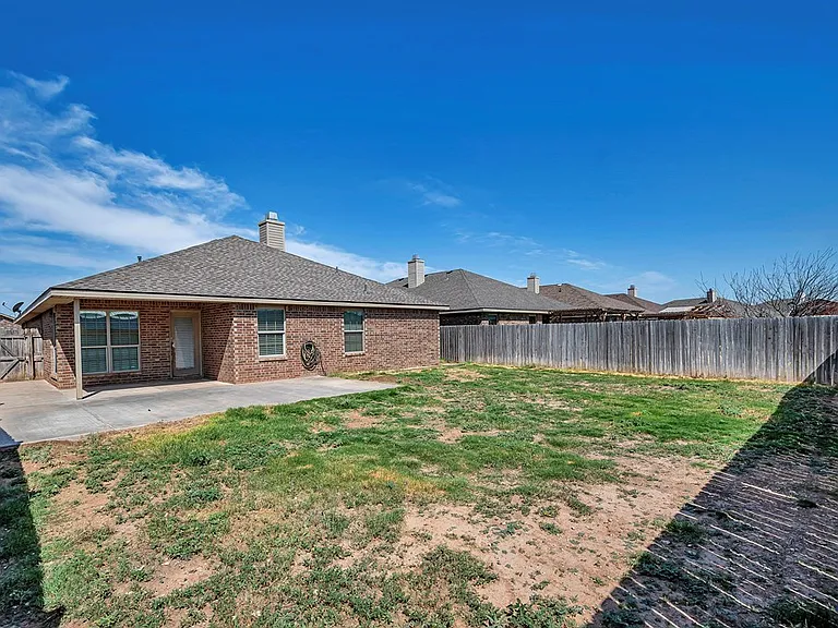 608 Memorial Ct — Photo 38