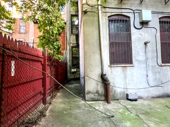 496 Putnam Avenue image 18 of 19