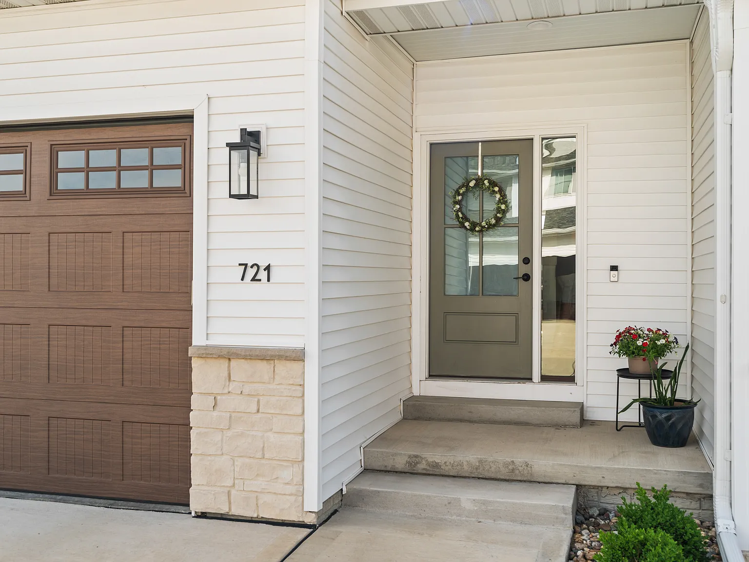 3 bed, 2.5 bath, 1720 sqft, $2,150 — Photo 3