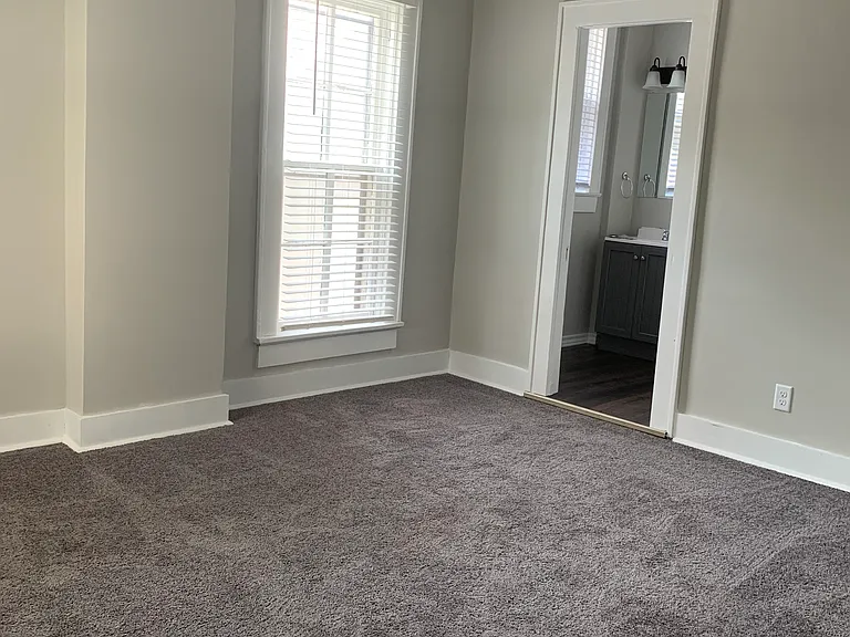 1102 W Berry St #3 — Photo 7