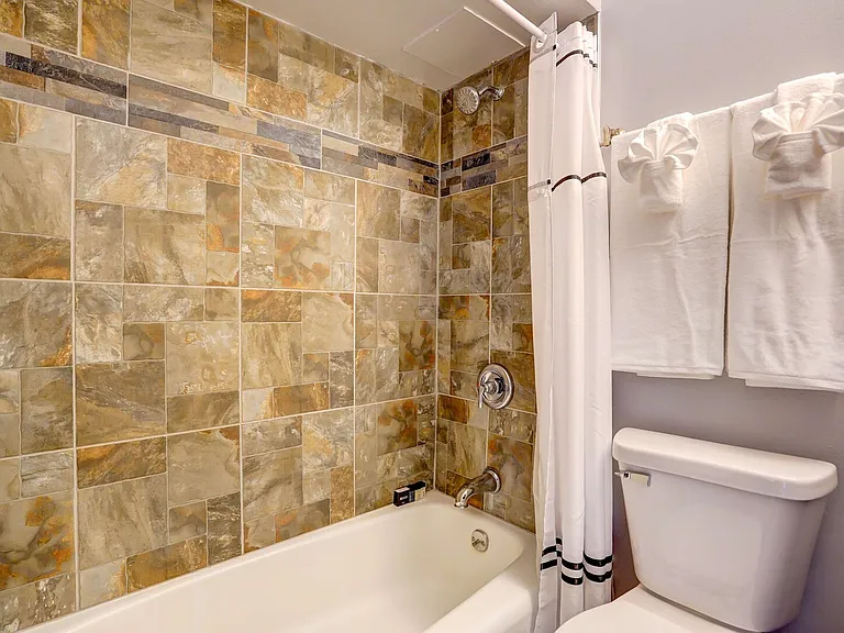 S 94th Pl — Photo 18