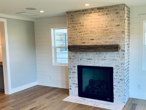 5th image of 4839 E Clarendon Ave