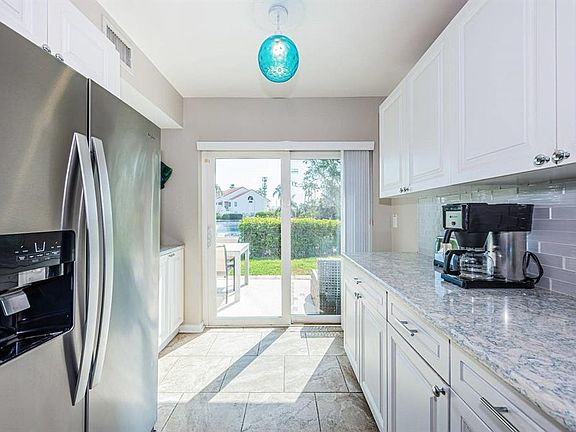 3rd image of 6107 Mirada Cir
