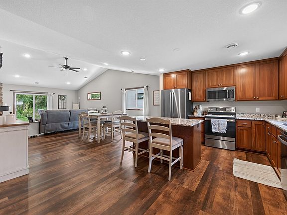 5th image of 11731 Kings Ln SE
