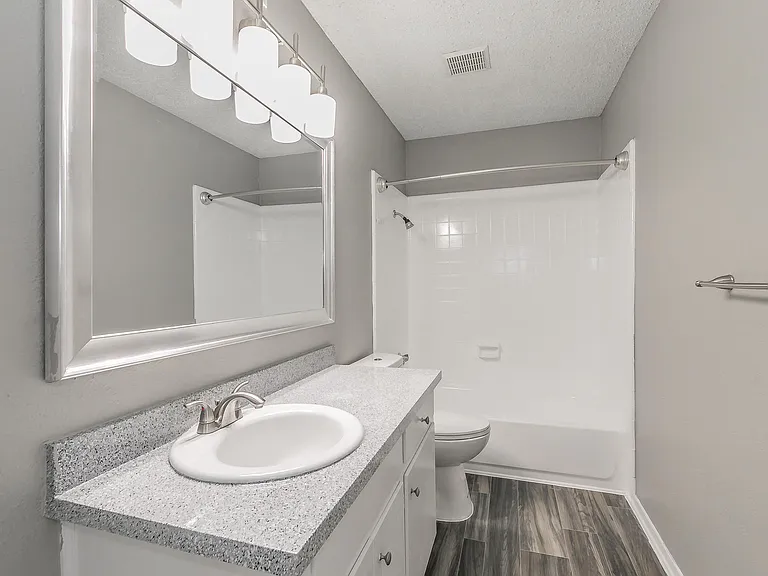 Davis Park Apartments — Photo 30