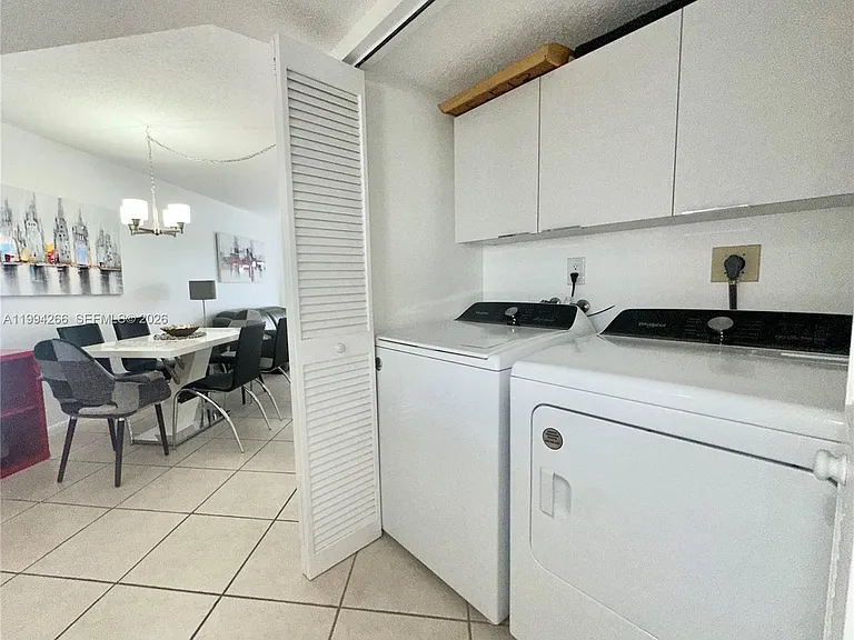 17801 N Bay Rd #513 — Photo 6
