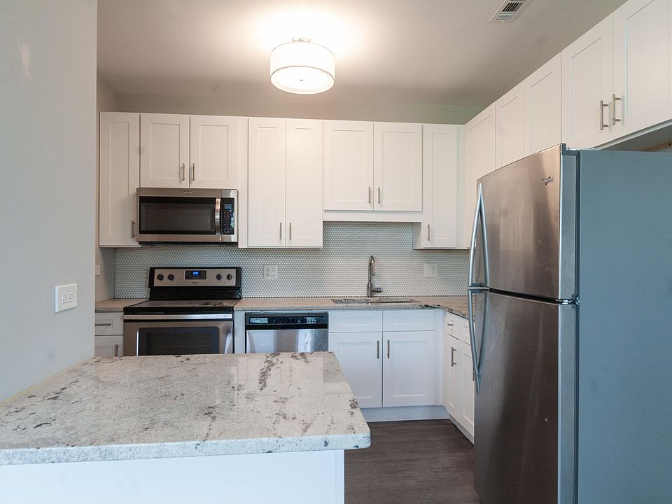 1st image of 1550 W Hollywood Ave #301