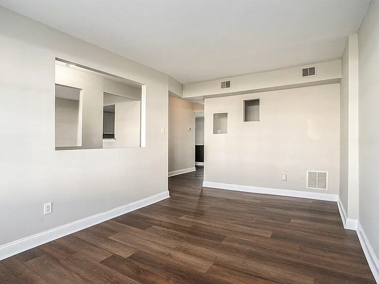 2280 Suzann Dr — Photo 5