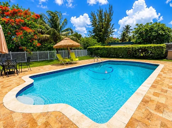 9101 SW 16th St, Miami, FL 33165