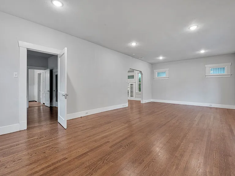 502 E Courtland Pl — Photo 3