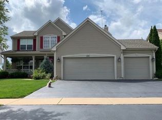 3345 Aurora Dr, Lake In The Hills, IL 60156