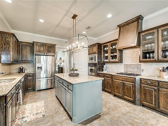 2nd image of 213 Black Walnut Dr