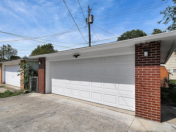 3rd image of 3854 Conway Dr
