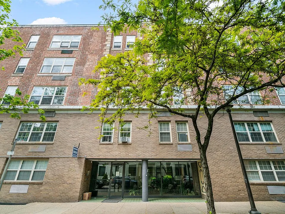 Clinton Court