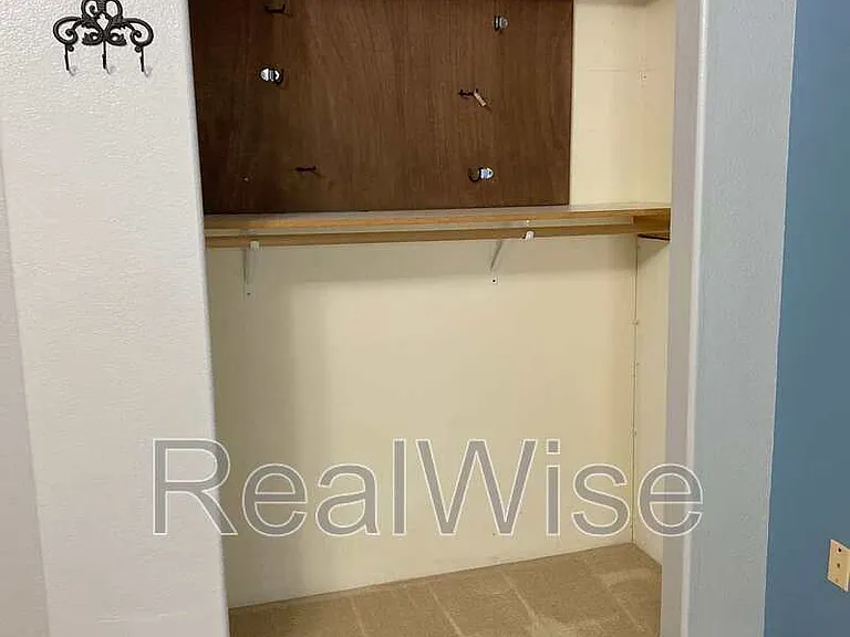 2564 NE Douglas Ave — Photo 24