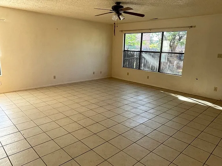 2210 W Alameda St — Photo 9