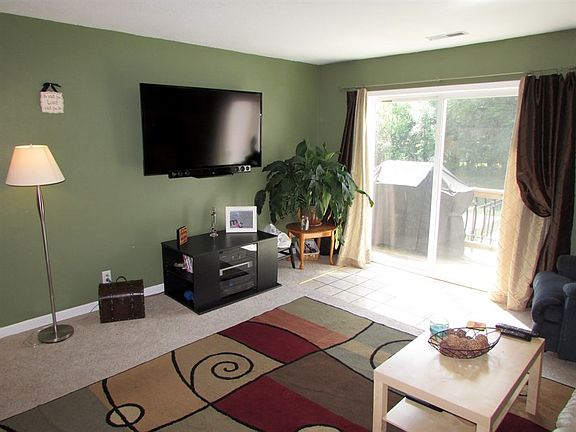 4th image of 3 27th St Unit 217