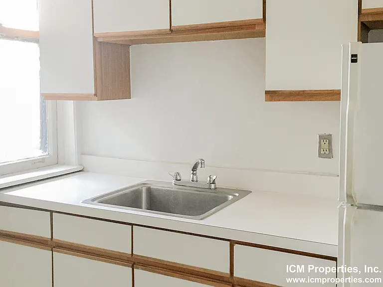 N Hermitage Ave — Photo 10