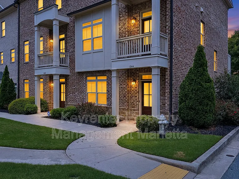 1244 Stone Castle Cir SE — Photo 2