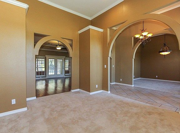 Nice architectural features thru out