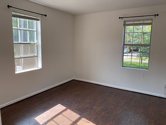 Bedroom with Windows in Two Sides. Tons of Light!
