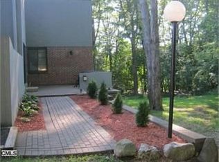 8 Quarry Cor, Ridgefield, CT 06877