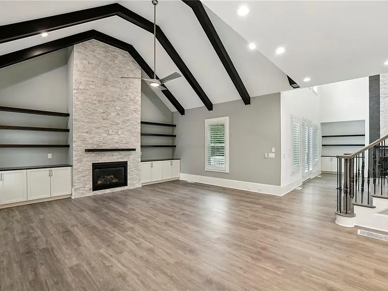 3750 Robinson Rd NE — Photo 16