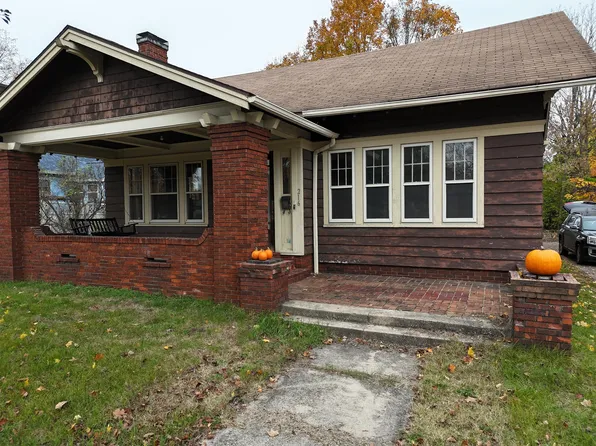 216 W Division St, Dowagiac, MI 49047