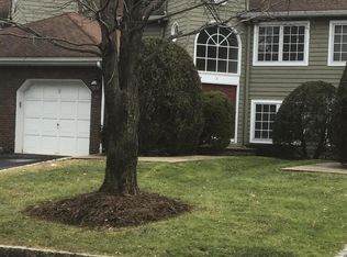 2 Beekman Hill Rd, Caldwell, NJ 07006