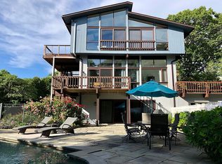 10 Beechwood Rd, Falmouth, MA 02540