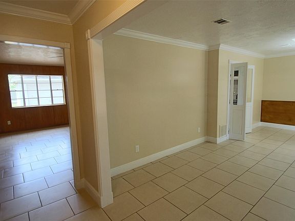 4th image of 1914 Cobble Creek Dr