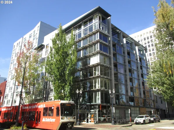 533 NE Holladay St APT 301, Portland, OR 97232