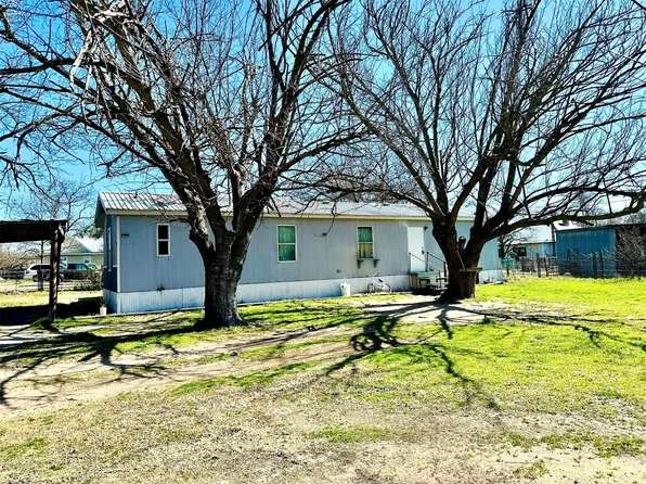 540 NE 2nd St, Cross Plains, TX 76443