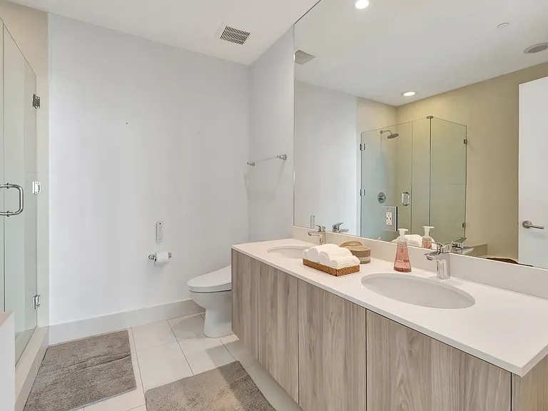 1st full Bathroom