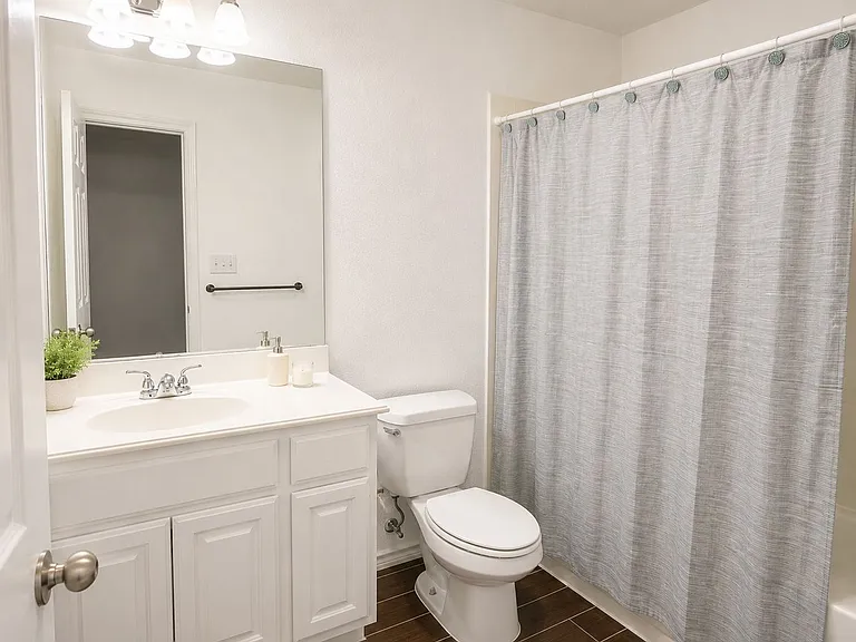 203 W Willow St — Photo 10