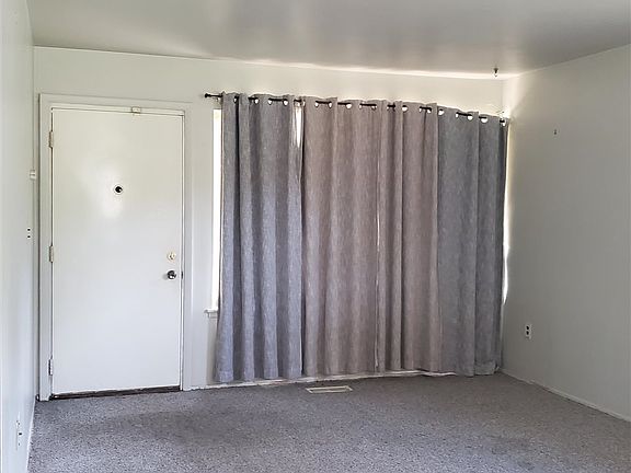 3rd image of 129 E Southfield Dr