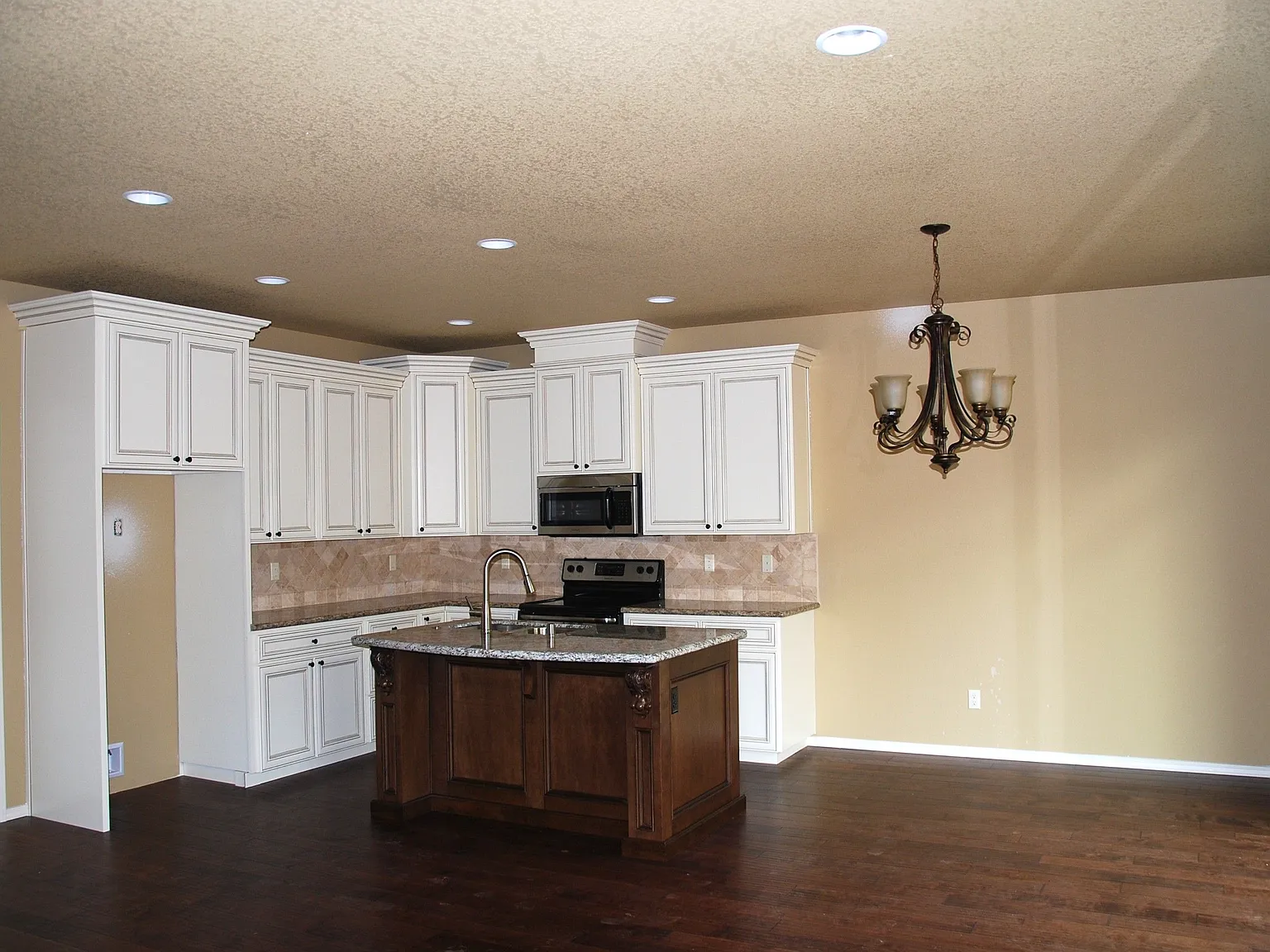 3 bed, 2.5 bath, 1750 sqft, $2,450 — Photo 4
