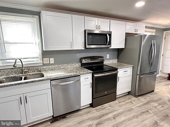 3rd image of 4840 Seminole Ave