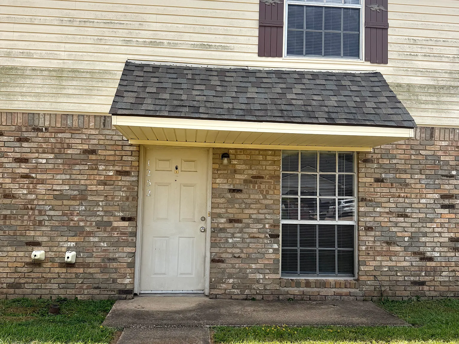 2 bed, 1.5 bath, 960 sqft, $995 — Photo 1