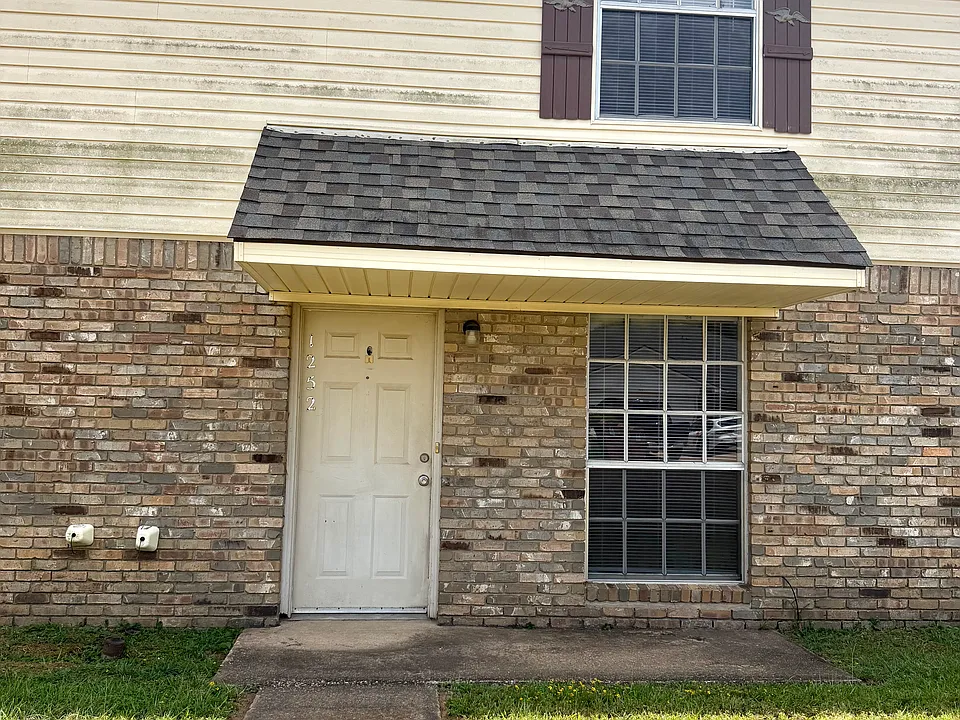 1252 Meadowview Dr