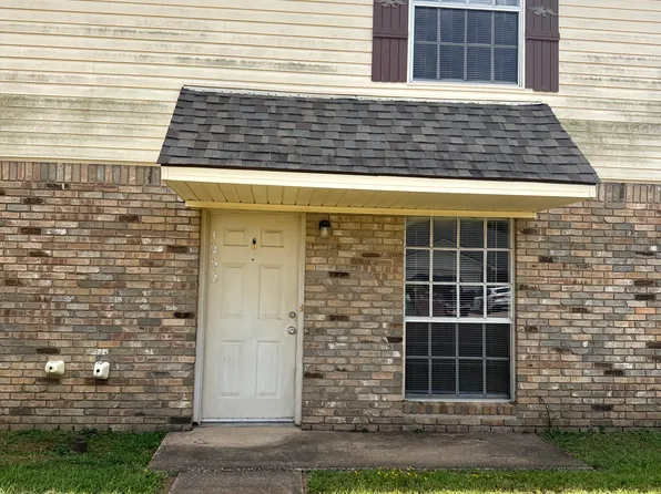 1252 Meadowview Dr, Longview, TX 75604