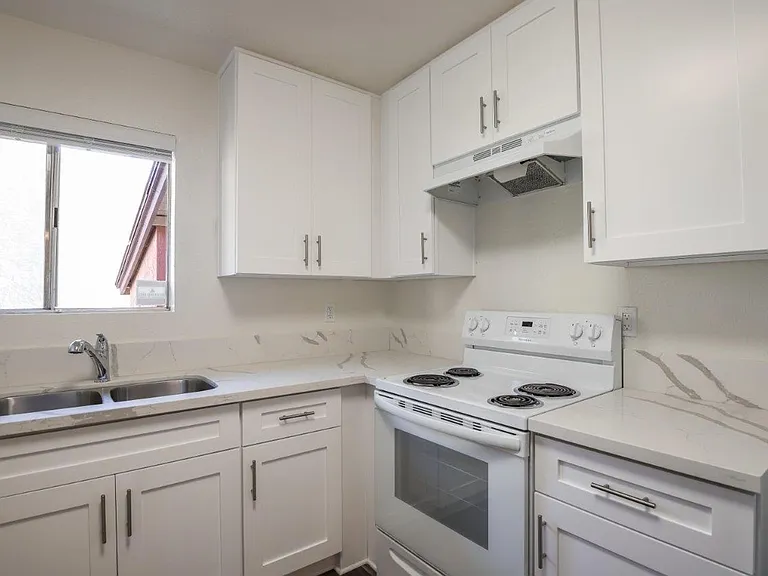 Monte Vista Apartments — Photo 18