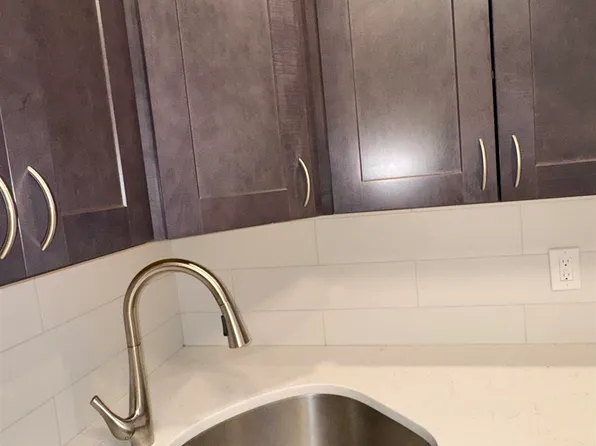 76 Beacon Avenue image 17 of 34