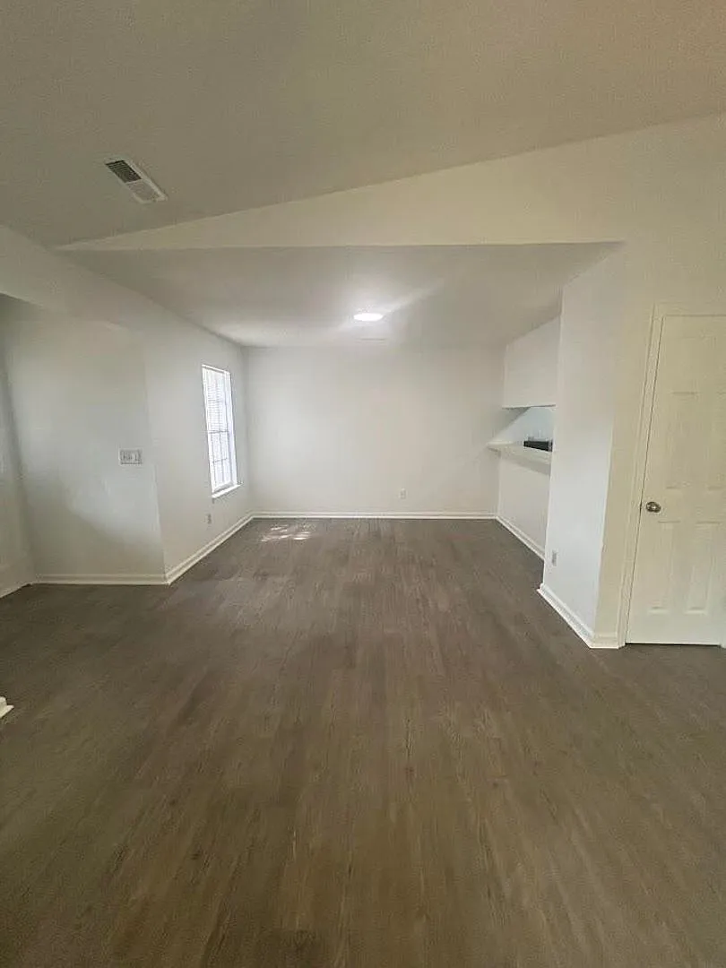 Welcome to College Park Duplexes! — Photo 3