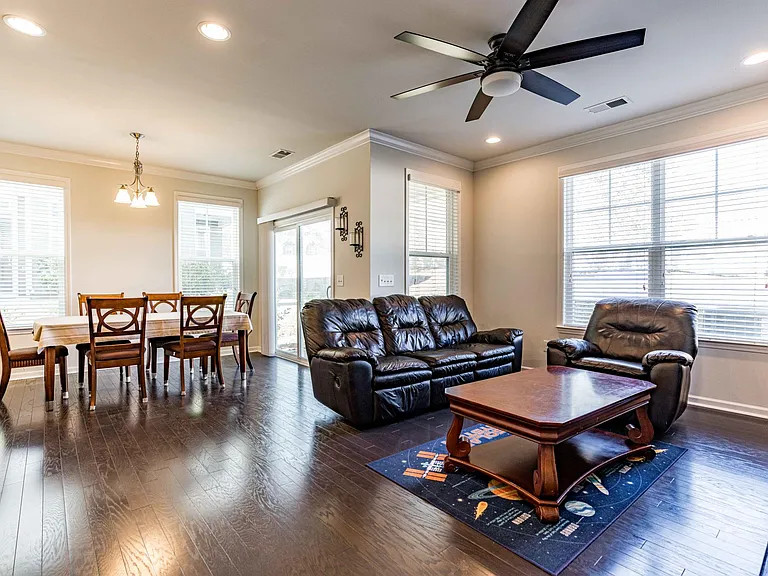 846 New Derby Ln — Photo 4