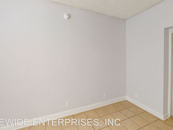 3rd image of 1513 W 12th Pl APT 8