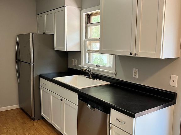 3rd image of 405 Ronalds St