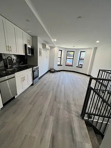868 New York Ave Photo 1