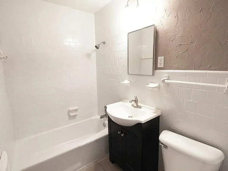 1825 Elm Dr — Photo 3