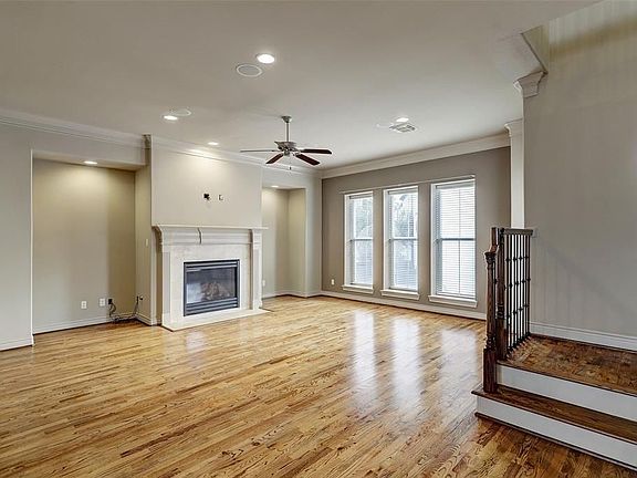 3rd image of 3142 Pemberton Walk